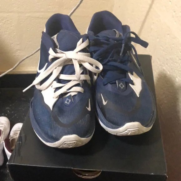 Basketball shoes which can also be used as regular tennis shoes - Picture 1 of 3